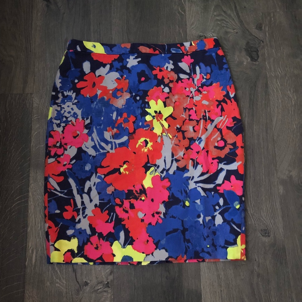 LOFT printed floral pencil skirt 6 p petite